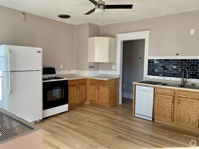 Building Photo - 366 Hillside Ave Unit 1 Rental