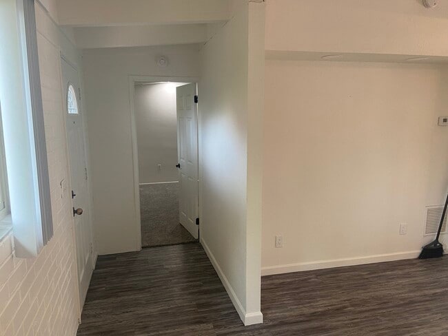 Photo - 421- 425 N Olsen