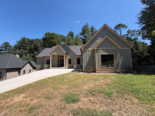 12 King Heights Dr