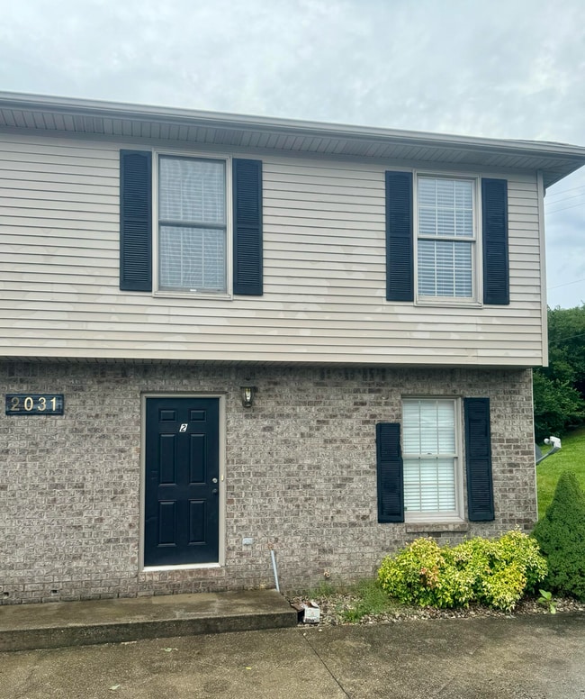 Building Photo - 2031 Edgewood Dr Unit #1