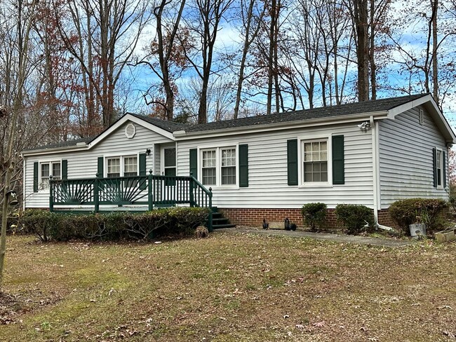 3-Bedroom Home Close to Farmville with Who... - 3-Bedroom Home Close to Farmville with Who...