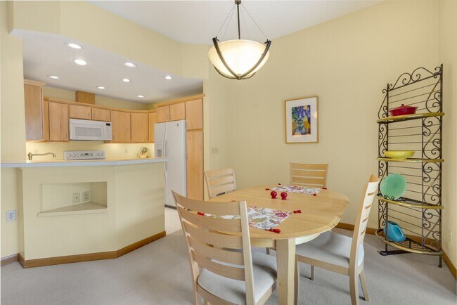 Photo - 1bed 1 bath water, sewer garbage & parking included Downtown Bellevue Unit 6