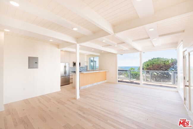 Building Photo - 7273 Birdview Ave Unit 2 Rental