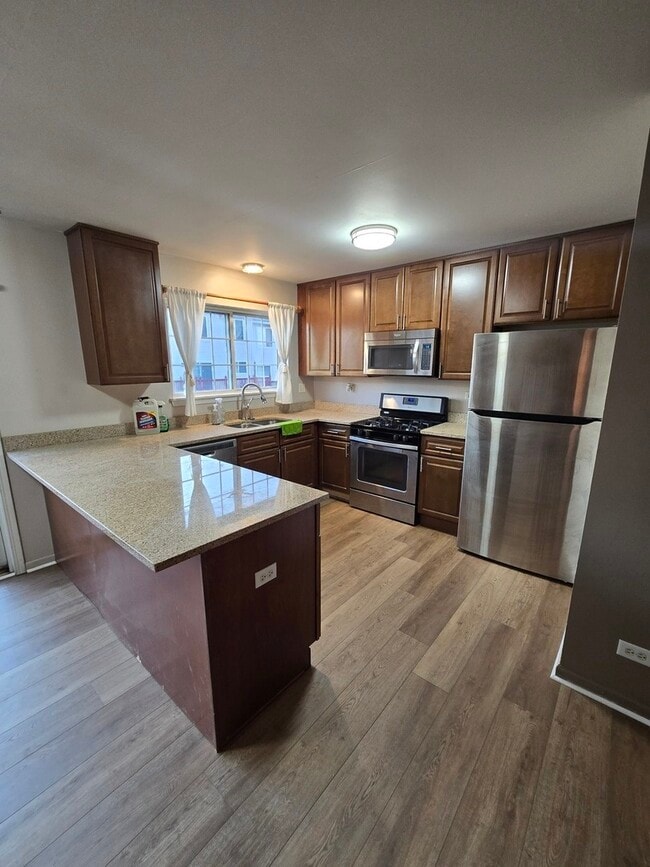 Photo - 647 Georgian Ct