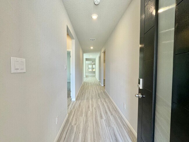 Photo - 4 bedroom 3 full Baths Rental Home!