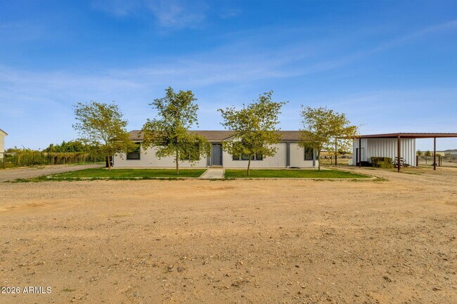 Building Photo - 851 W Quail Cir