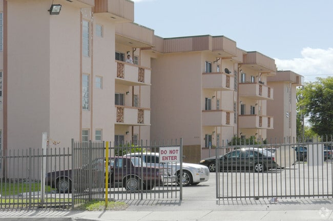 Photo - Bella Vista Apartments