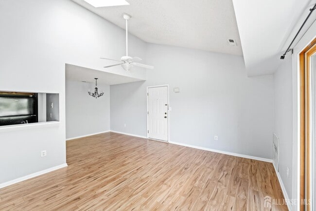 Photo - 307 Ravens Crest Dr