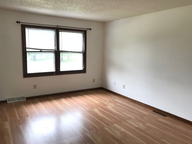 Photo - 2 Bedroom/1.5 Bathroom in Iowa City near Kinnick! Available Now!