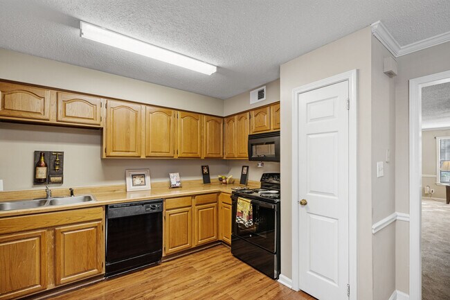 MONTICELLO APTS