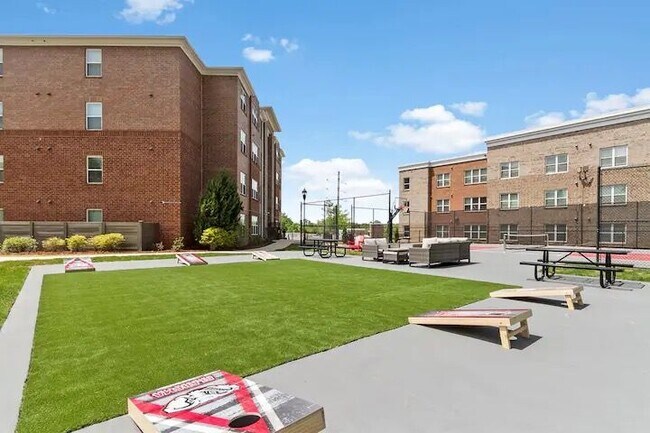 Photo - 680 6th Ave NE