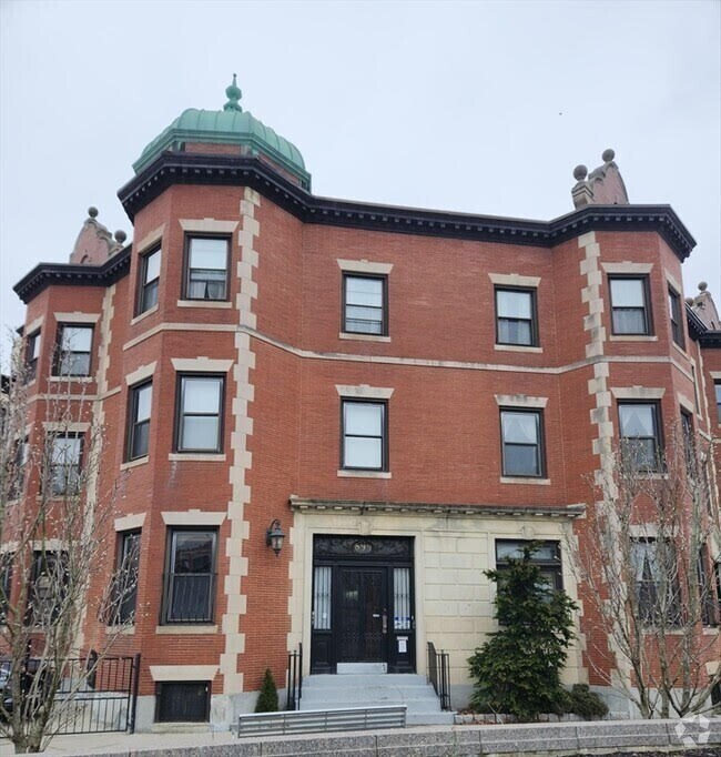 Building Photo - 899 Beacon St Unit 3 Rental