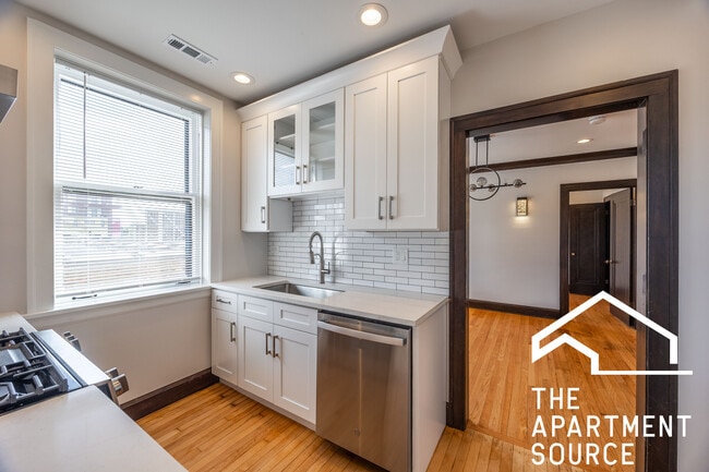 Building Photo - 6409 N Talman Ave Unit 302