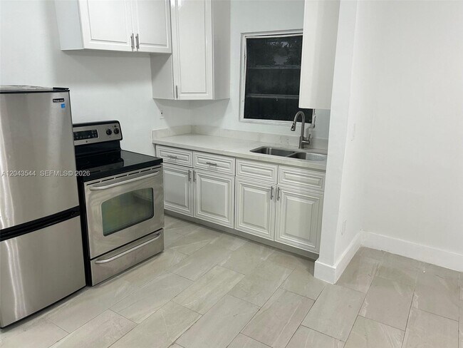 Photo - 261 NW 49th St Unit C