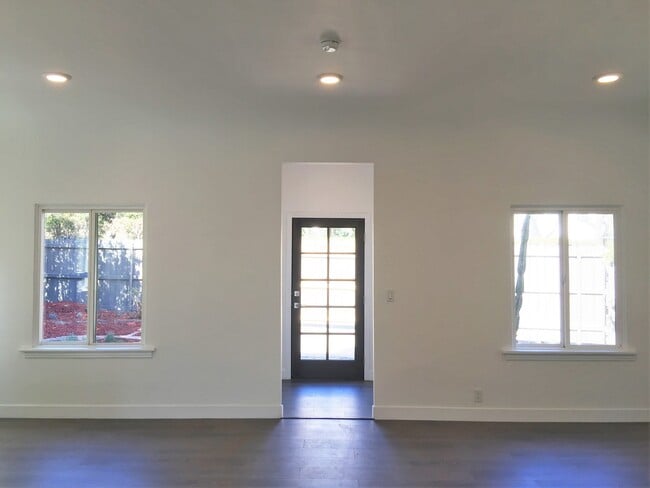 8538 W Knoll Dr