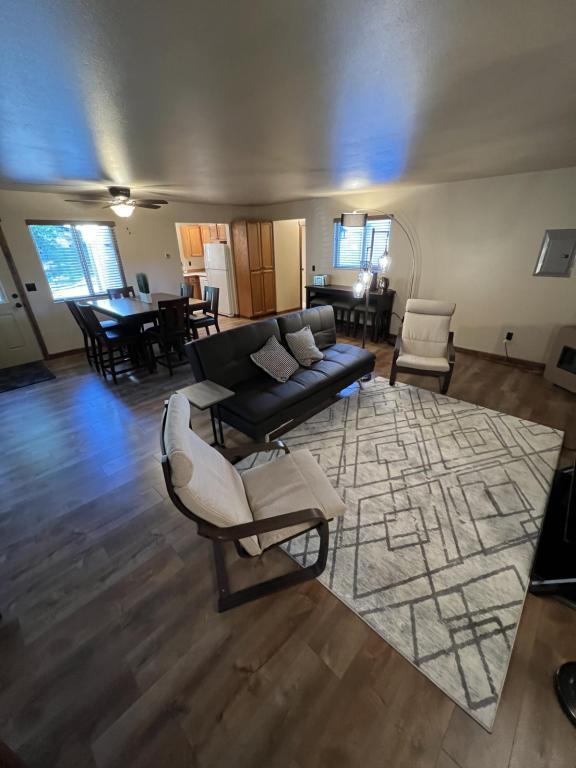 Photo - 965 Hedberg Dr