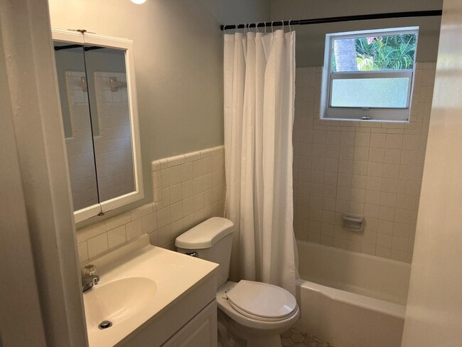 Photo - 265 NW 32nd St