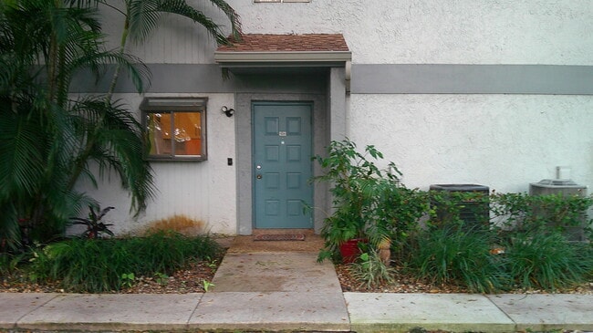 Photo - 2733 S Oakland Forest Dr Unit 104