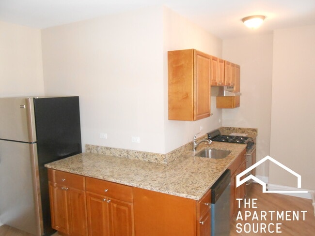 Building Photo - 894 Green Bay Rd Unit 01