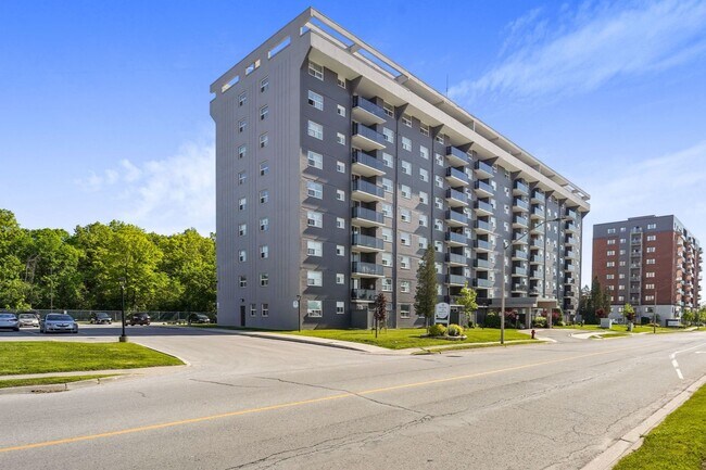 Photo - Doral Towers