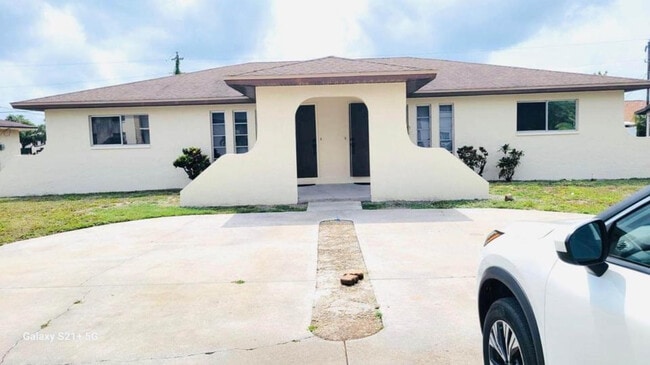 Photo - 640 SE 13th Ave House