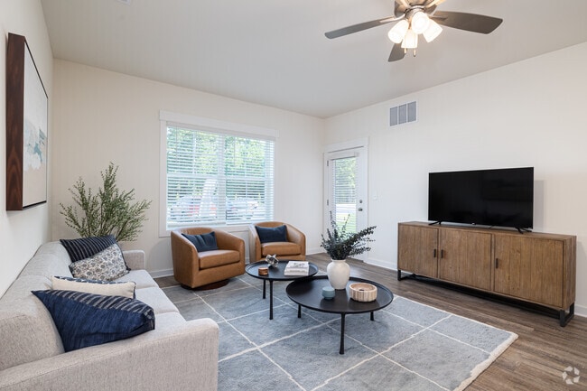 2BR, 2BA - 1175SF - Living Room