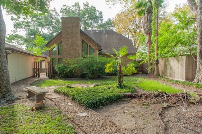 Photo - 2704 Pineneedle Ln