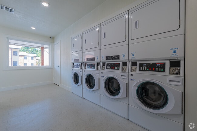 Laundry center