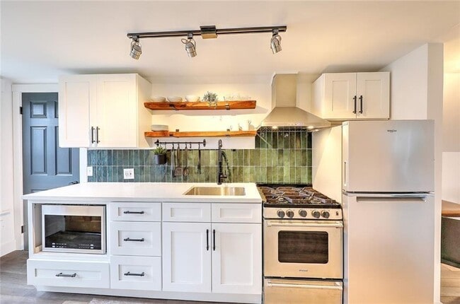 Photo - 73 Washburn Ave