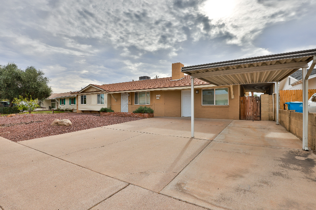 Building Photo - 2615 W Corrine Dr Rental