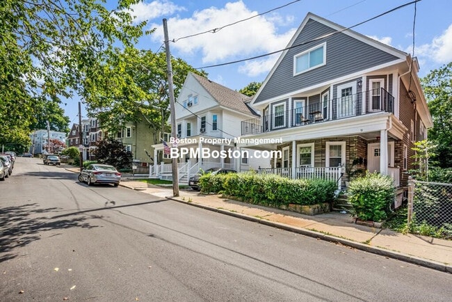 Photo - 9-11 Woodside Ave