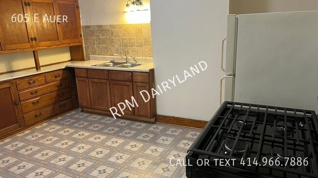 Photo - 605 E Auer-