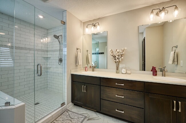 Photo - Spacious 4-Bedroom Gem with Modern Comforts and Finished Basement in Vadnais Heights!