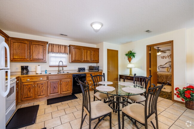 2BR, 2BA - 1250SF - Dining Area - Sanibel Executive Suites
