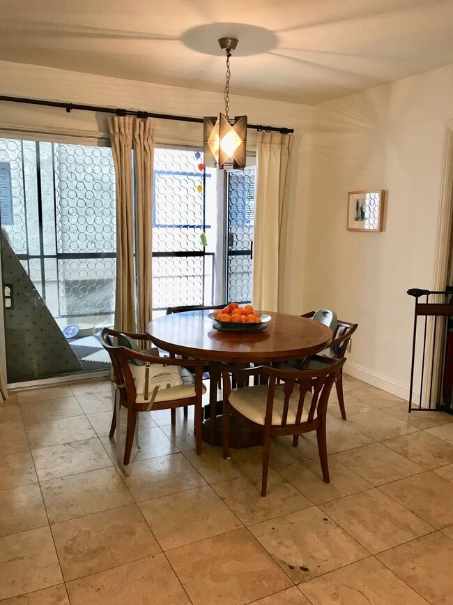 Photo - 2662 E 2nd St Unidad 2nd St Condo