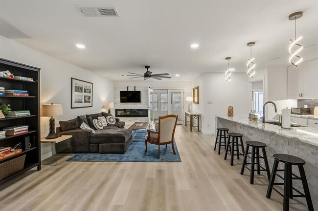 Photo - 2107 Lewood Cir