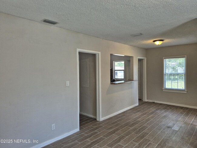 Photo - 4717 Cambridge Rd