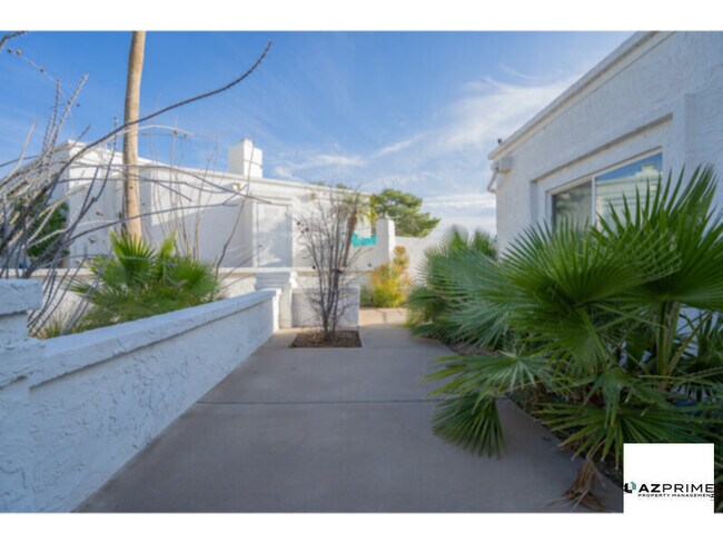 Photo - Welcome to this Exceptional, Fully-furnished 2/2 Phoenix house!