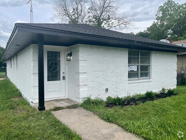 1829 Wood Ave - 1829 Wood Ave Rental