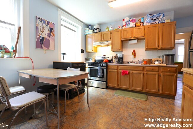 Photo - 24 Wallingford Rd Unit 4