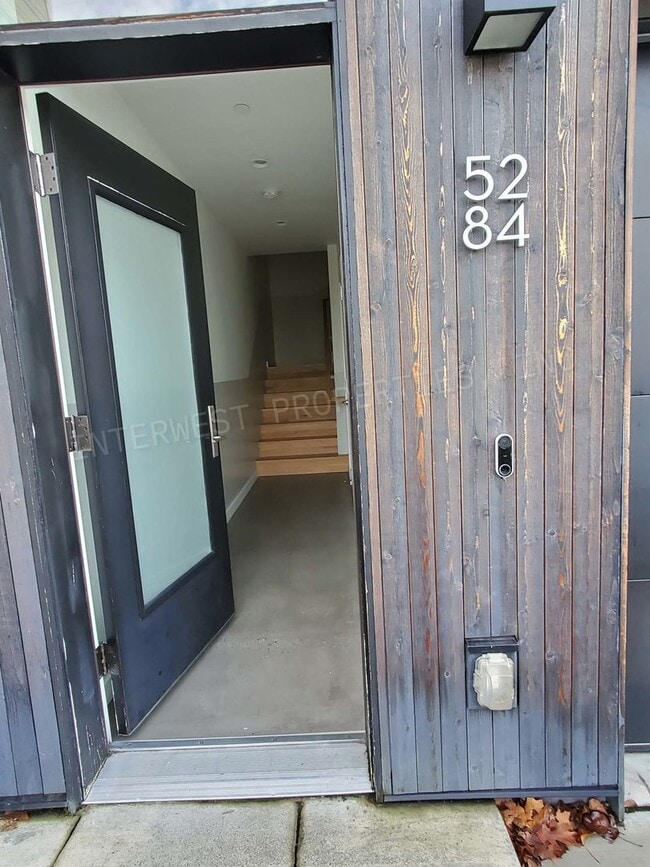 Photo - PERE02--* Unit 5284