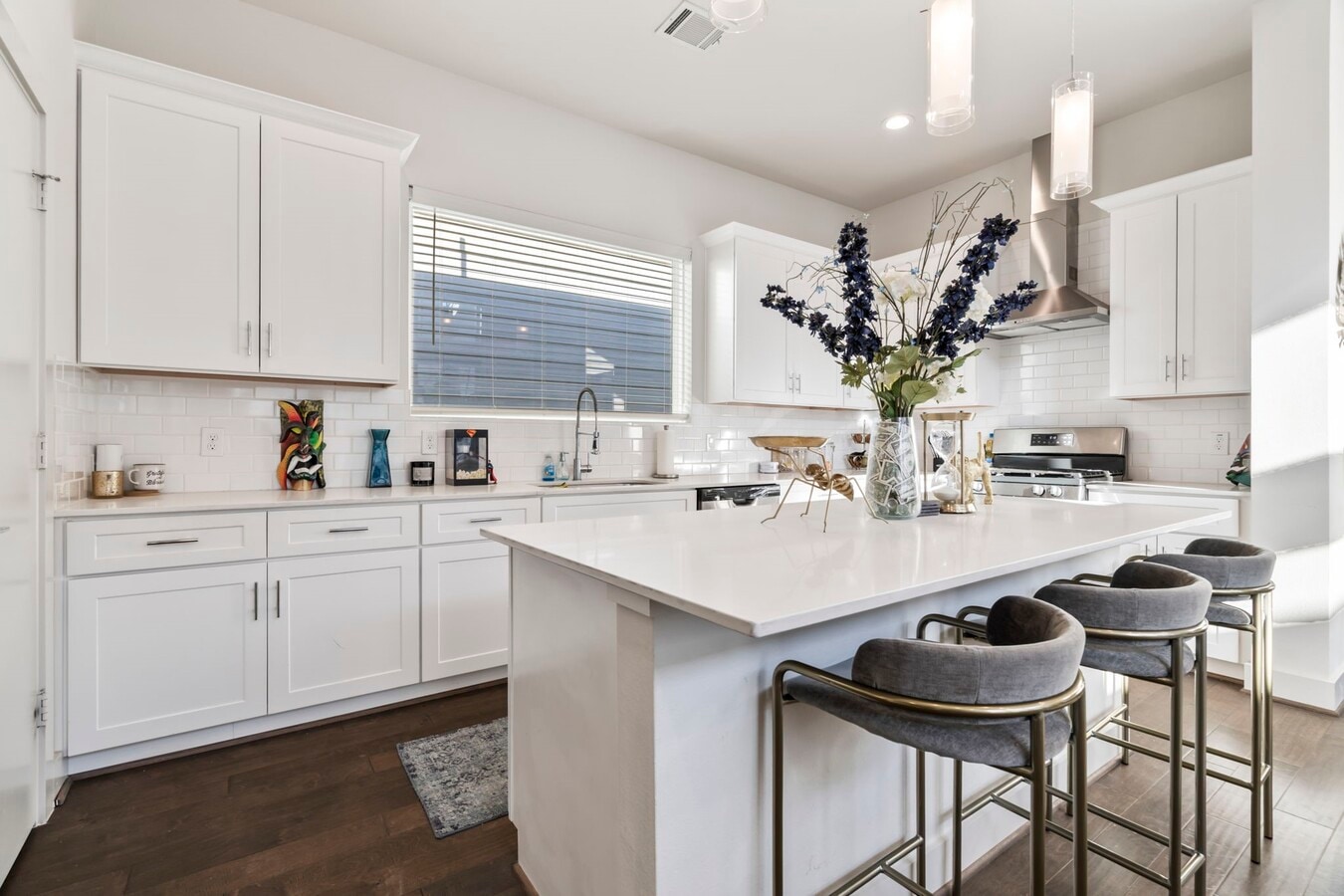 Photo - 2210 Lou Ellen Ln