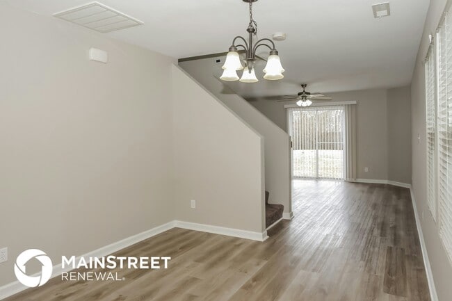 Photo - 213 Farmington Dr