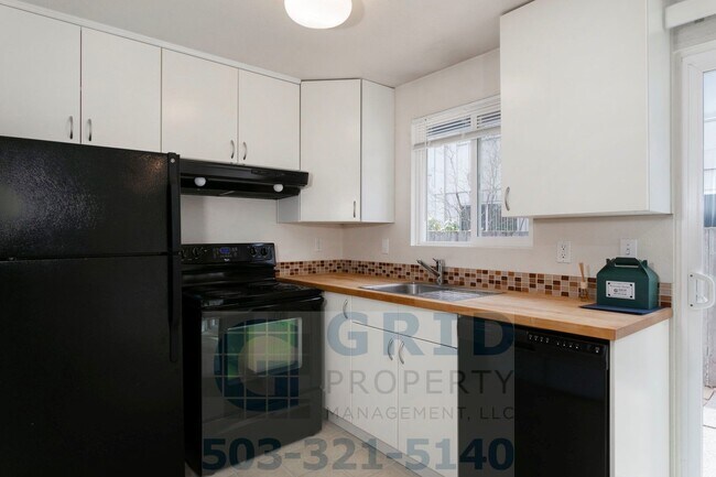 Photo - 2 Bedroom Apartment Available w/ Private Yard Space! Unit 7041