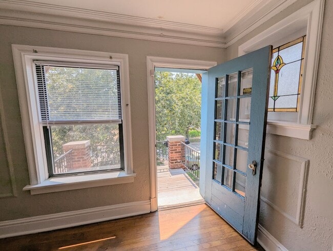 Building Photo - 5301-5303-5303 Pernod Ave Unit 5303 A Rental