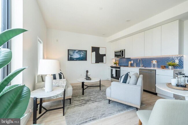 Photo - 1131-39 N Front St Unit 605