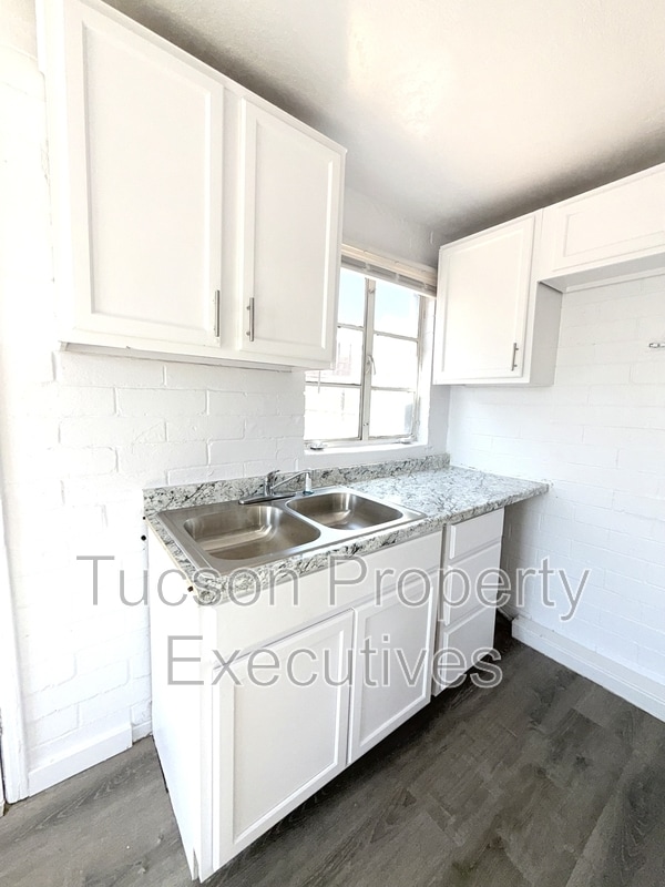 Photo - 130 E Delano St