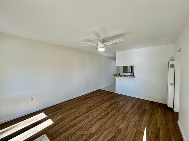 Photo - 2 bed 1 Bath with Garage in The Heart of Clairemont!