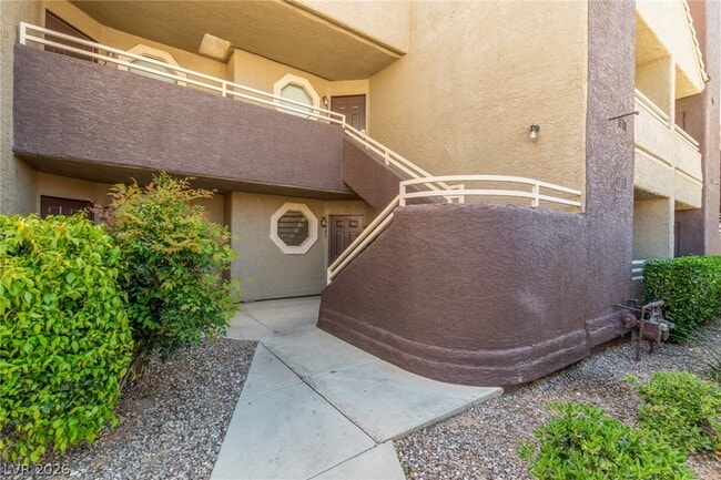 Building Photo - 5072 S Rainbow Blvd Unit 205