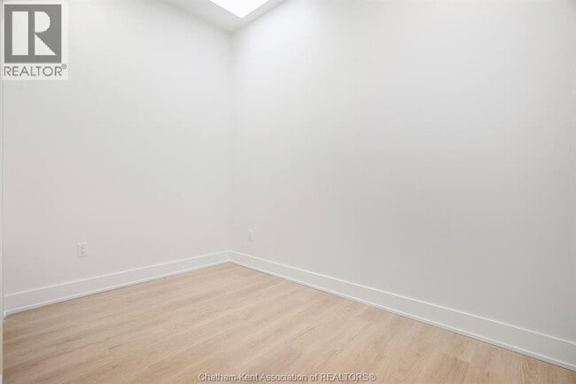 Photo - 153 King St W Unité 9